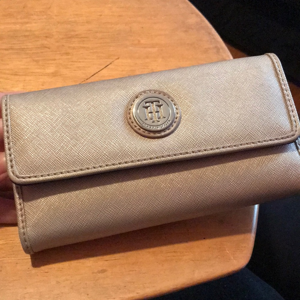 Tommy Hilfiger silvery gold wallet